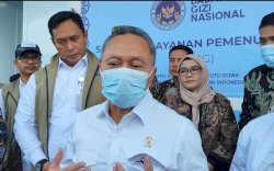 Menko Pangan Tinjau MBG di SPPG Gowa, Menu Disesuaikan Selera Anak