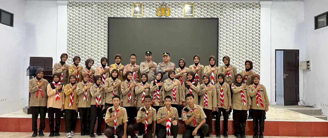 Pengukuhan anggota baru Saka Bhayangkara, di Aula Endra Dharmalaksana Mapolres, Sabtu malam, 7 Februari 2026.
