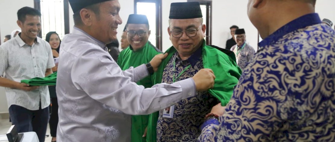 Bupati Luwu Timur, Irwan Bachri Syam, secara resmi mengukuhkan Dewan Hakim Musabaqah Tilawatil Qur&rsquo;an (MTQ) XI tingkat Kabupaten Luwu Timur Tahun 2026, yang berlangsung di Aula Kantor Desa Margomulyo, Kecamatan Tomoni Timur, Sabtu, 7 Februari 2026.