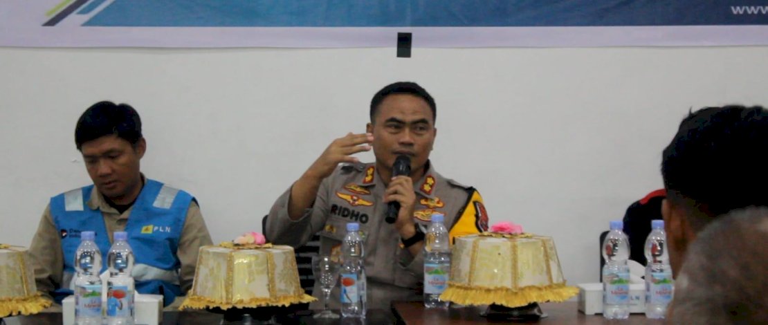 Kapolres Wajo menghadiri kegiatan Edukasi Internal K3 PT PLN (Persero) yang digelar di Kantor ULP Sengkang, Jl. Jend Sudirman No. 6, Kelurahan Lapongkoda, Kecamatan Tempe, Kabupaten Wajo, Rabu, 11 Februari 2026.