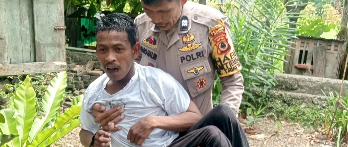 Aksi Aiptu Baso Halim membantu penyandang disabilitas di Kabupaten Bone viral di sosial media.