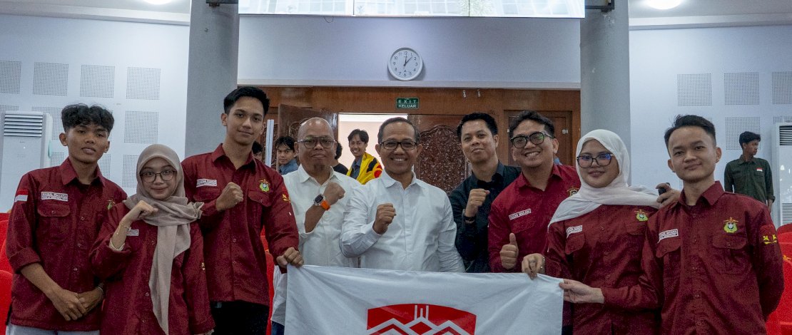 Universitas Hasanuddin kini memiliki Unit Kegiatan Mahasiswa (UKM) Protokoler. Pelantikan pengurus UKM baru ini digelar 9 Februari 2026 lalu, di Auditorium Prof A Amiruddin, Fakultas Kedokteran Unhas.
