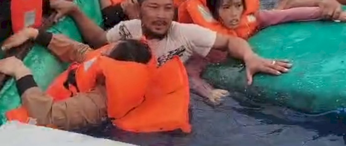 Korban kapal tenggelam KM Cahaya Intan Selebes saat dievakuasi di Perairan Poleang, Bombana, Sabtu, 14 Februari 2026.