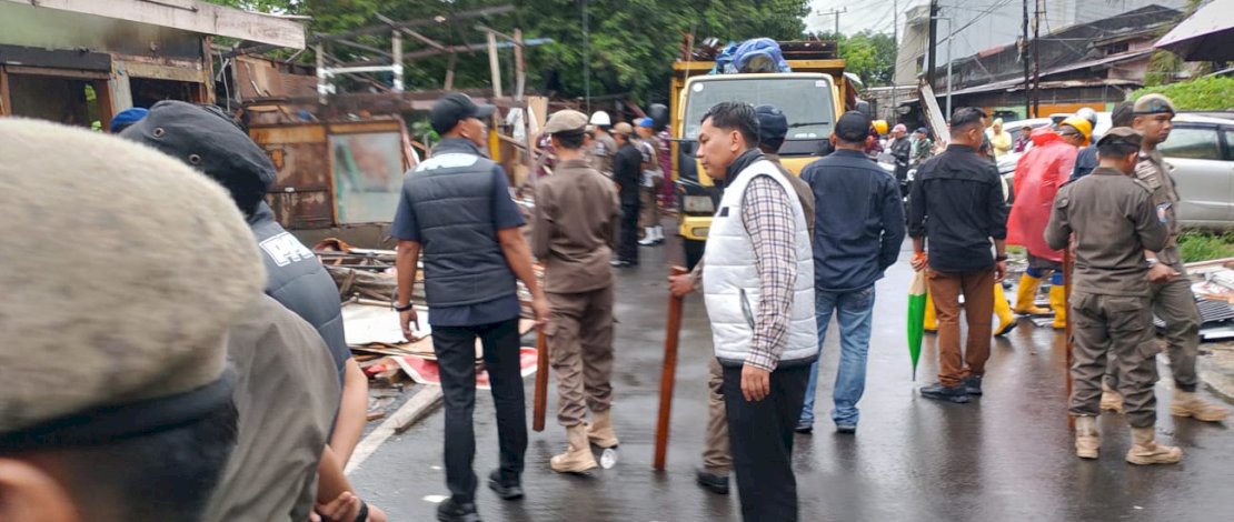 Trotoar dan Drainase Dikembalikan Fungsinya, 96 PKL di Mariso Ditertibkan