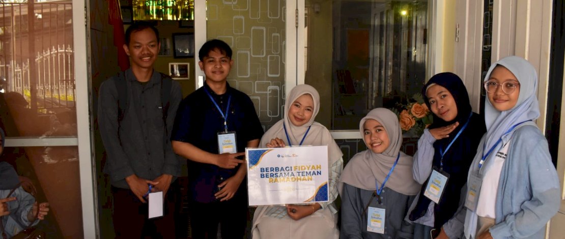 Tim Relawan Indonesia wilayah Makassar mengunjungi Panti Asuhan At-Tin Makassar pada Senin, 16 Februari 2026.