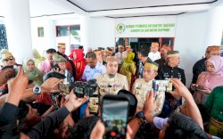 Gubernur Sulsel Serahkan Bantuan Rp15 Miliar di Peringatan 682 Tahun Sidrap