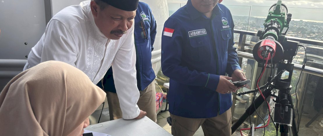 Pelaksanaan Rukyatul Hilal yang dilaksanakan Kemenag Sulsel, Badan Hisab Rukyat, BMKG Makassar beserta sejumlah stakeholder terkait di Observatorium Menara Iqra Universitas Muhammadiyah Makassar, Selasa, 17 Februari 2026.
