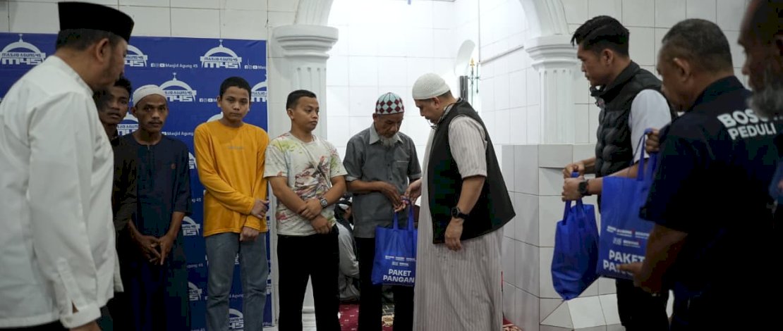 Wali Kota Makassar, Munafri Arifuddin, mengawali Salat Tarawih pertama Ramadan 1447 Hijriah dengan melaksanakan Salat Isya yang dilanjutkan Tarawih berjamaah di Masjid Agung 45 Makassar, Rabu malam, 18 Februari 2026.