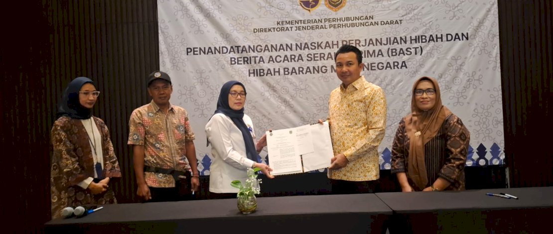 Luwu Utara Dapat Bus Sekolah dari Kemenhub, Bupati Andi Abdullah Rahim Perkuat Akses Transportasi Pelajar