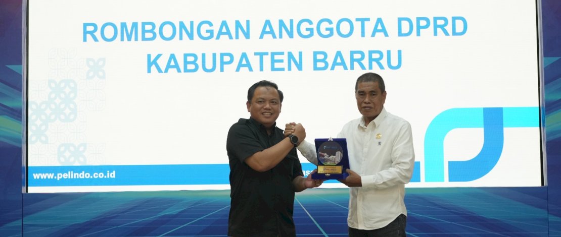 Pimpinan dan Anggota DPRD Kabupaten Barru melakukan kunjungan kerja ke PT Pelabuhan Indonesia (Persero) Regional 4 guna membahas rencana penerapan fasilitas timbangan di Pelabuhan Garongkong, Kabupaten Barru.