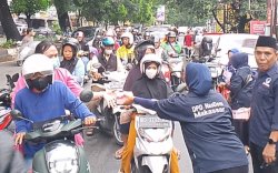 Ramadan Penuh Berkah, NasDem Makassar Bagikan Ratusan Takjil Gratis