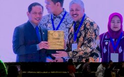 Pemkab Pinrang Terima Penghargaan Lingkungan Hidup Kategori Menuju Kabupaten Bersih