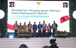 Bupati Chaidir Syam Terima Penghargaan, Maros Masuk 45 Daerah Terbaik Kelola Sampah