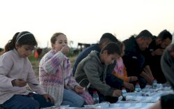 Ratusan Warga Gaza Selatan Nikmati Santap Iftar dari Donatur Indonesia