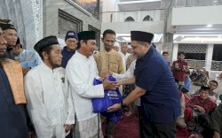 Safari Ramadan di Tamalanrea, Munafri Serahkan Paket Pangan Ramadan Untuk Dhuafa 