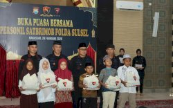 Satuan Brimob Polda Sulsel Bagikan 1.000 Paket Ramadan untuk Anak Yatim