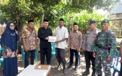 Gubernur Sulsel Salurkan Bantuan bagi 9 Rumah Korban Angin Puting Beliung di Takalar