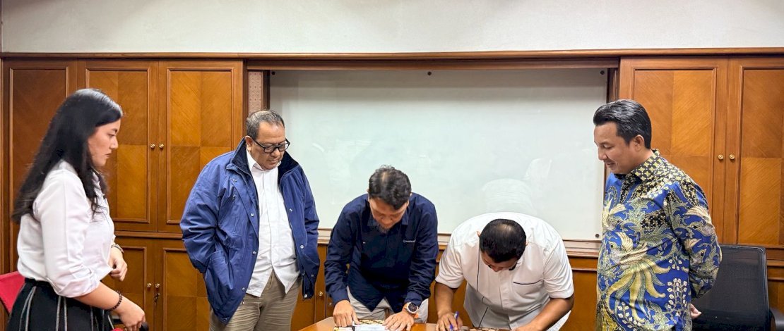 Bupati Luwu Utara, Andi Abdullah Rahim, turut menghadiri sekaligus menyaksikan penandatanganan Nota Kesepahaman (MoU) antara PT Krakatau Niaga Indonesia dan Asosiasi Kabupaten Penghasil Sawit Indonesia (AKPSI), pada Kamis, 5 Maret 2026, di Kantor PT Krakatau Steel, Jakarta.