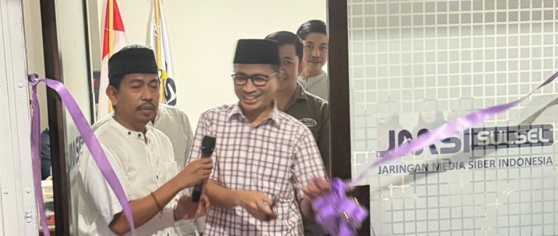 Ketua JMSI Sulawesi Selatan, Ilham Husen bersama Kepala Dinas Komunikasi dan Informatika Provinsi Sulawesi selatan