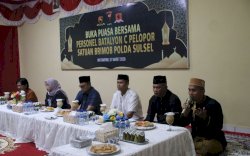 Ramadan Berbagi Sat Brimob Polda Sulsel Sasar Anak Yatim dan Pengurus Masjid