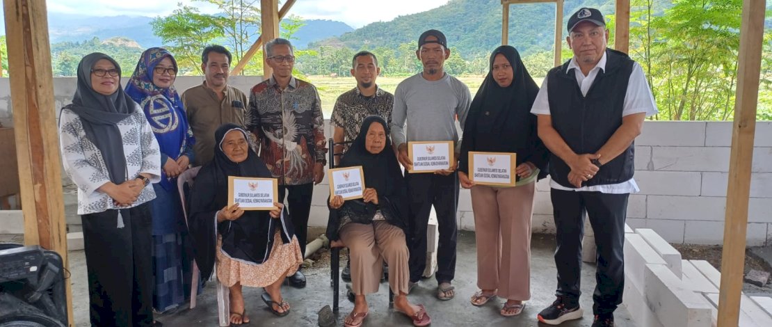 Gubernur Sulsel Salurkan Bantuan Kebencanaan untuk Korban Kebakaran di Bua Luwu