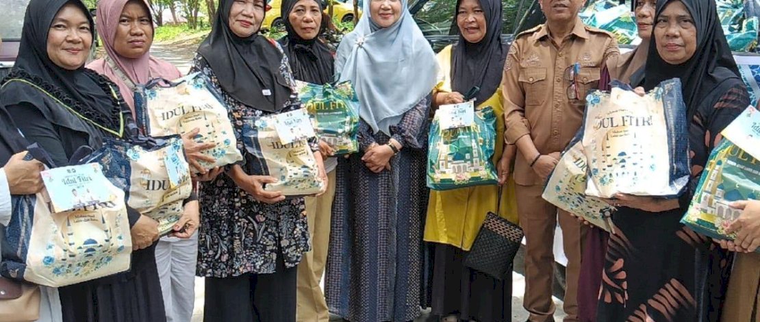 Apresiasi untuk Pejuang Kebersihan, TP-PKK Luwu Utara Salurkan Paket Lebaran di Bulan Ramadan