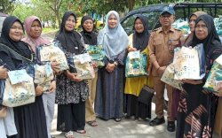Apresiasi untuk Pejuang Kebersihan, TP-PKK Luwu Utara Salurkan Paket Lebaran di Bulan Ramadan