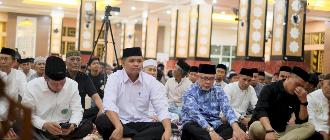 Bupati Bantaeng, Muh. Fathul Fauzy Nurdin didampingi Wakil Bupati Bantaeng, Sahabuddin menghadiri peringatan malam Nuzulul Qur'an 21 Ramadhan 1447 H yang digelar di Masjid Agung Syekh Abdul Gani, Kelurahan Pallantikang, Kabupaten Bantaeng, Selasa, 10 Maret 2026.
