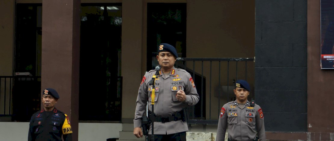 Dansat Brimob Polda Sulsel Kombes Pol Muhammad Ridwan memimpin apel kesiapsiagaan.