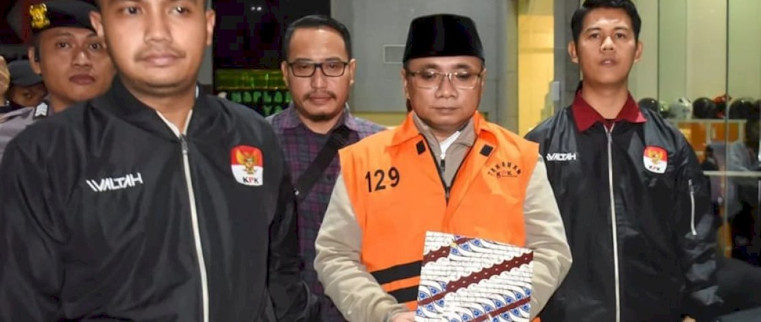 Mantan Menteri Agama, Yaqut Cholil Qoumas mengenakan rompi range