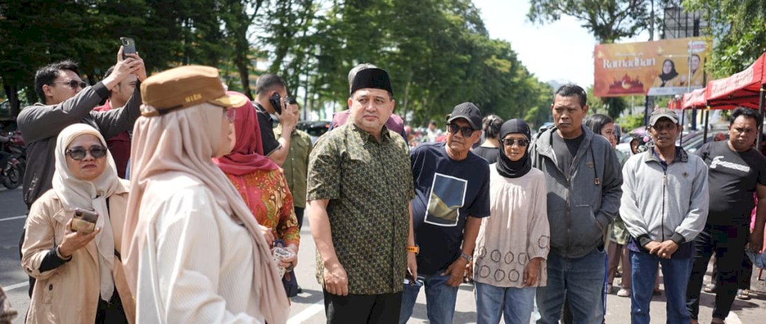 Tinjau Pasar Murah di Monumen Mandala, Munafri Pastikan Warga Terlayani dengan Harga Sesuai