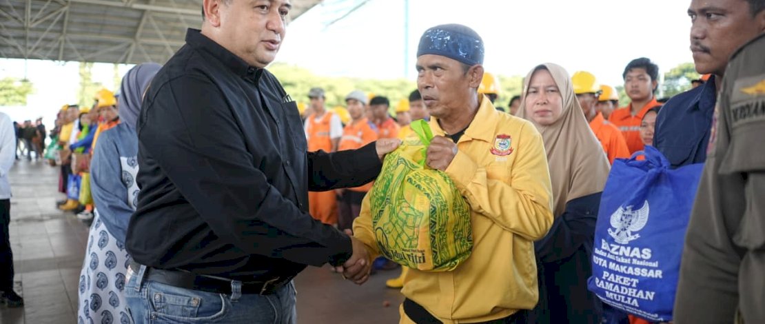 Bentuk Penghargaan, Munafri-Aliyah  Serahkan 7.100 Paket Lebaran untuk Satgas Kebersihan Makassar