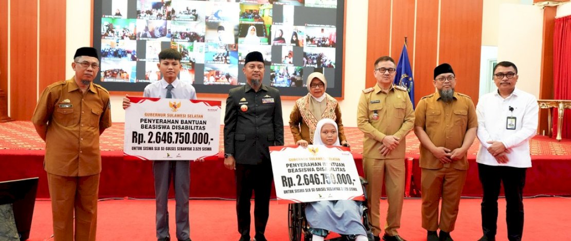 Bantuan beasiswa untuk penyandang disabilitas diserahkan secara simbolis oleh Gubernur Andi Sudirman Sulaiman, di Aula Asta Cita, Rumah Jabatan Gubernur Sulsel, Makassar, Senin, 16 Maret 2026.
