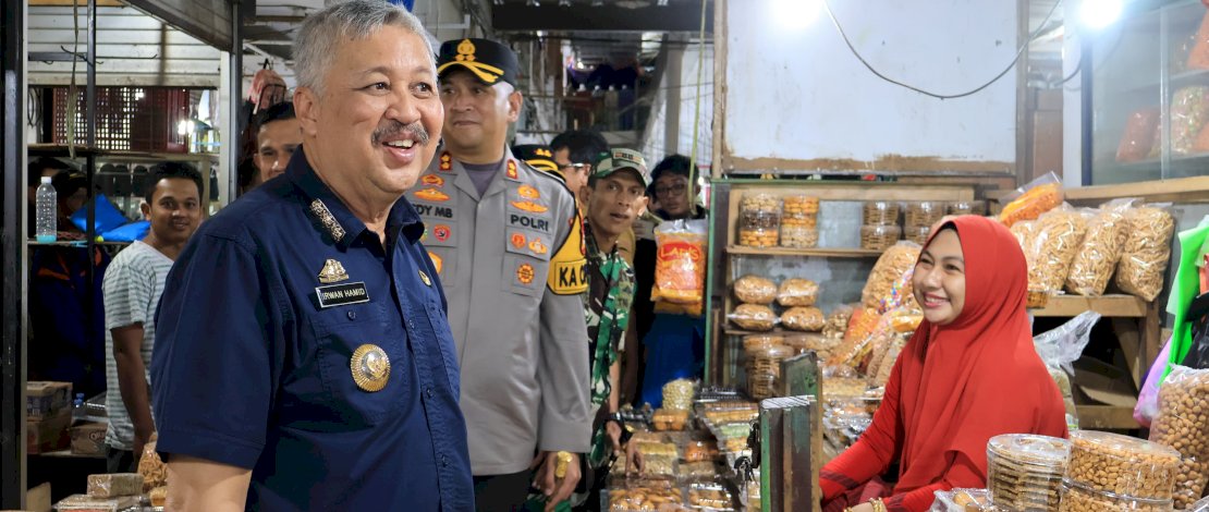 Bupati Pinrang Pantau Harga dan Ketersediaan Pangan di Pasar Sentral Jelang Idulfitri