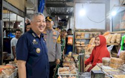 Bupati Pinrang Pantau Harga dan Ketersediaan Pangan di Pasar Sentral Jelang Idulfitri