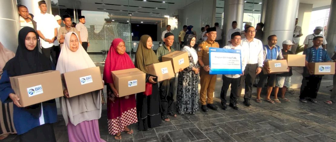 Penyerahan paket untuk masyarakat kurang mampu bersama Anak Panti Asuhan, pada Jumat, 13 Maret 2025 lalu, di Aula BRI Region 15 Makassar.