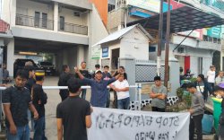 Tuntut Transparansi Survei Seismik, Massa ALMAMATER Segel Kantor PT GSI di Wajo