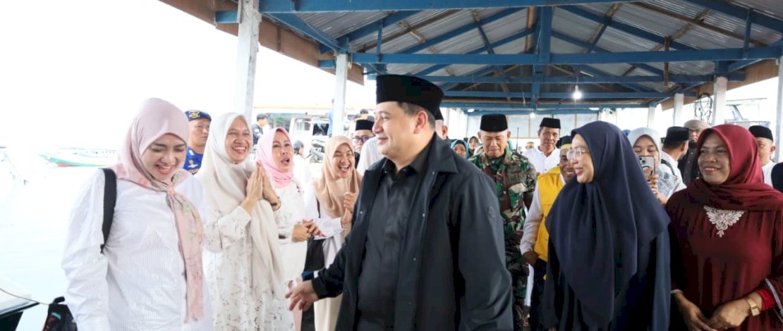 Wali Kota Makassar - Ketua TP PKK Bareng SKPD Tutup Safari Ramadan di Kecamatan Kepulauan Sangkarrang