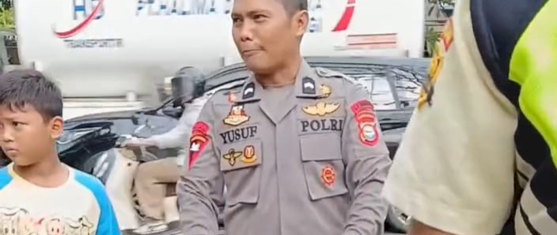 Aksi cepat dan sigap ditunjukkan personel Satuan Brimob Polda Sulsel dalam mencegah terjadinya kebakaran di sebuah rumah makan di Kota Makassar, Rabu, 18 Maret 2026.