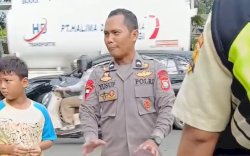 Aksi Sigap Personel Sat Brimob Polda Sulsel Cegah Kebakaran Rumah Makan di Makassar