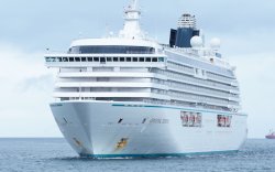 SPJM Sambut Kedatangan Kapal Pesiar Crystal Serenity di Makassar