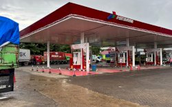 Antrean Truk Mengular di SPBU Buttatoa Maros, BBM Jenis Pertalite dan Pertamax Kosong