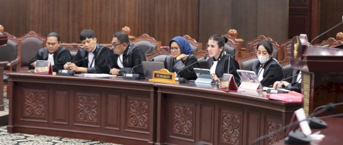 Para pemohon menguji Pasal terkait penghinaan Presiden ke MK.