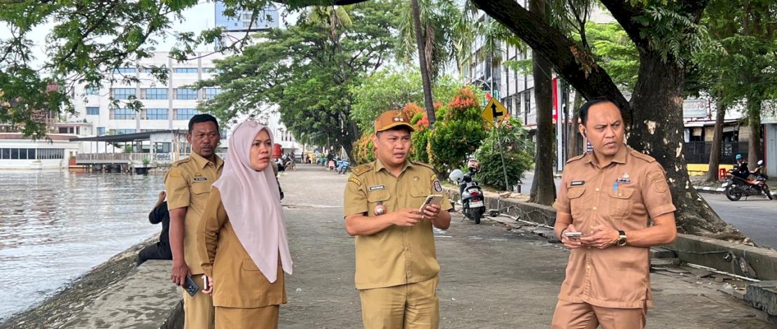 Camat Ujung Pandang Turun ke Pantai Losari, Pastikan Drainase Bebas Sampah