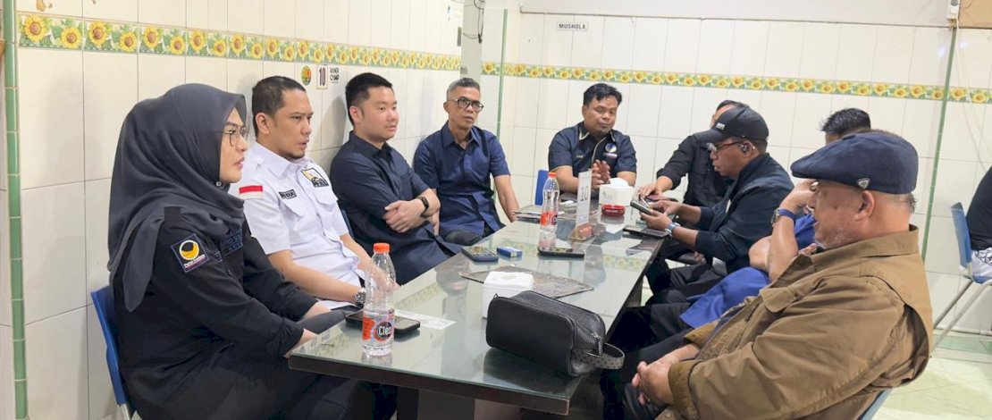 Transit di Makassar, Sekjen Hermawi Taslim, Pilih Ngopi Bareng Pengurus NasDem Sulsel