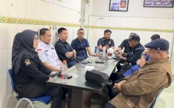 Transit di Makassar, Sekjen Hermawi Taslim, Pilih Ngopi Bareng Pengurus NasDem Sulsel
