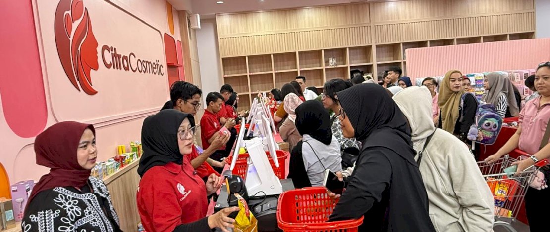 Pengunjung membludak di grand opening Citra Cosmetic Sawerigading.