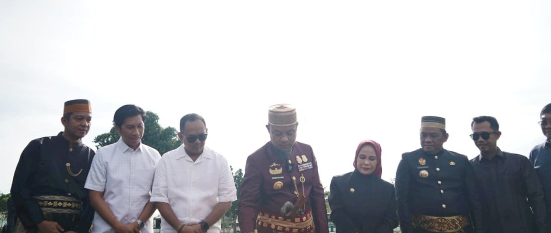 Gubernur Sulawesi Selatan, Andi Sudirman Sulaiman, meresmikan Lapangan Gaspa Palopo yang telah selesai direvitalisasi dan kini menjadi salah satu fasilitas olahraga kebanggaan masyarakat Kota Palopo, pada Jumat, 10 April 2026.