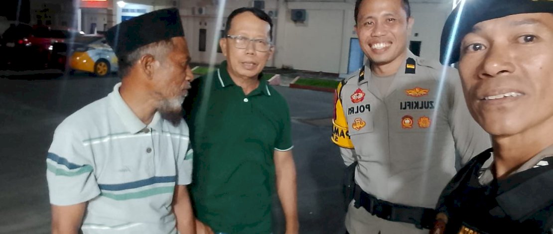 Seorang pria yang diduga mengalami gangguan kejiwaan kembali diamankan aparat Polres Kepulauan Selayar setelah dilaporkan meresahkan warga dengan membawa senjata tajam jenis badik di wilayah Kota Benteng, Sabtu malam, 11 April 2026.
