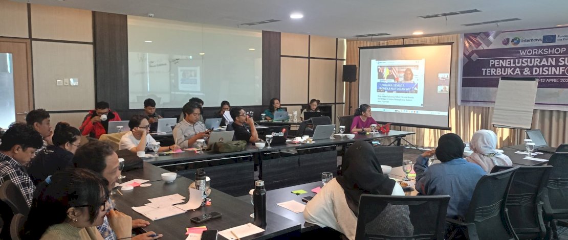 Workshop Sumber Terbuka dan Disinformasi yang diikuti puluhan jurnalis dari berbagai daerah. Mulai dari Makassar, Manado, Palu dan Gorontalo, yang berlangsung di Hotel Vasaka Makassar selama dua hari, sejak 11 hingga 12 April 2026.